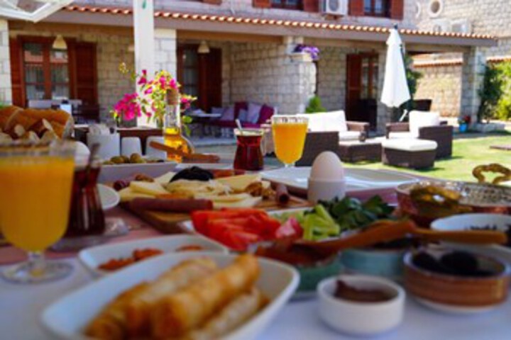 Breakfast/Coffee Service 10 of 82