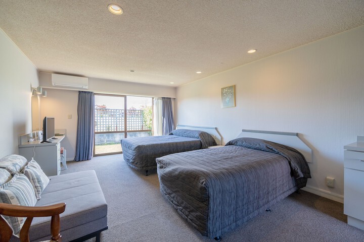 Room 16 of 36