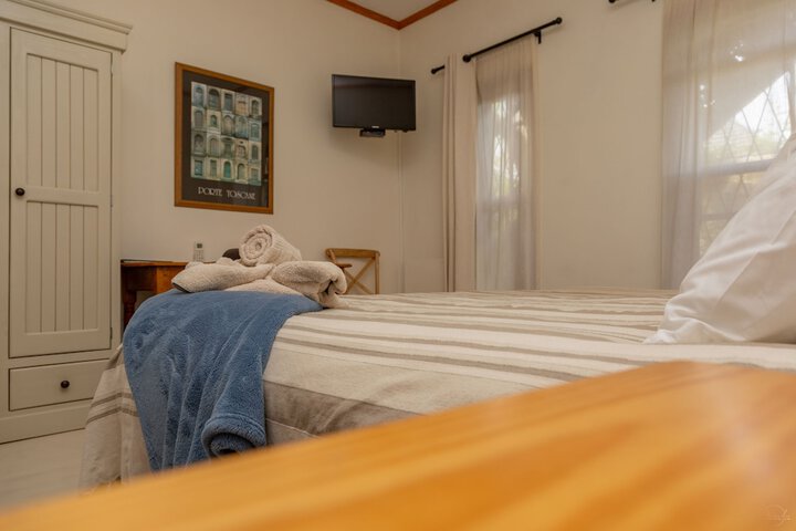 Room 4 of 103