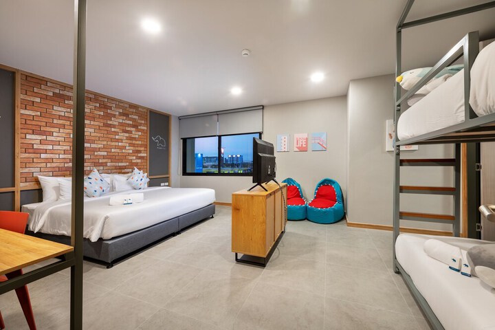 Room 33 of 126