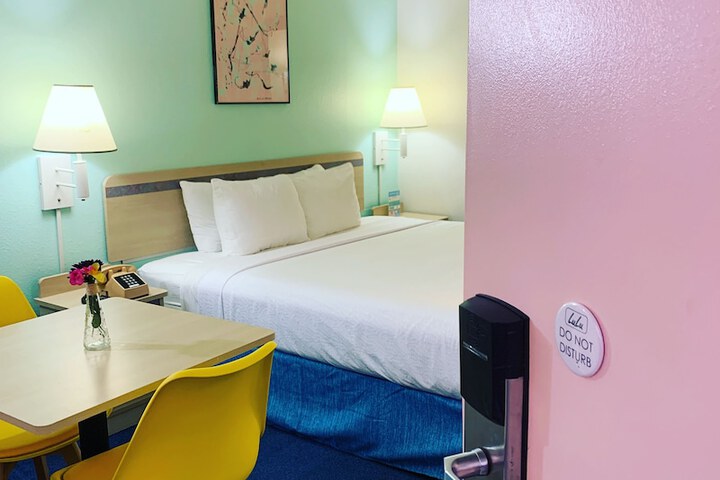 Room 22 of 74