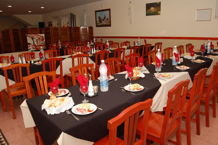 Dining 34 of 78
