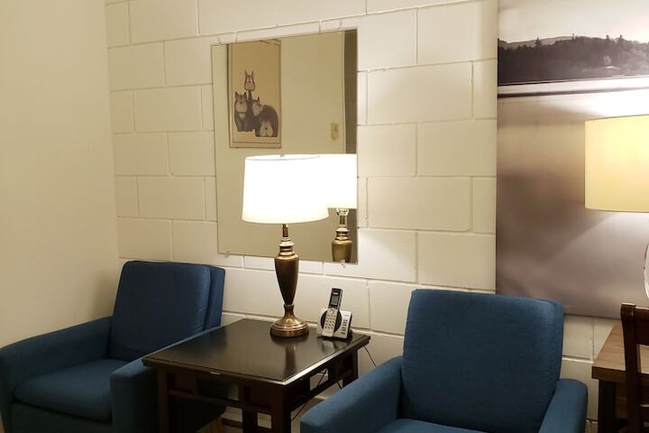 Room 37 of 81