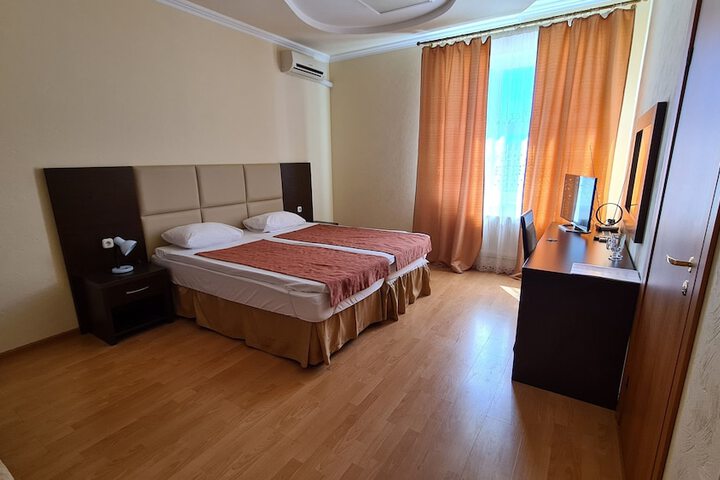 Room 9 of 66