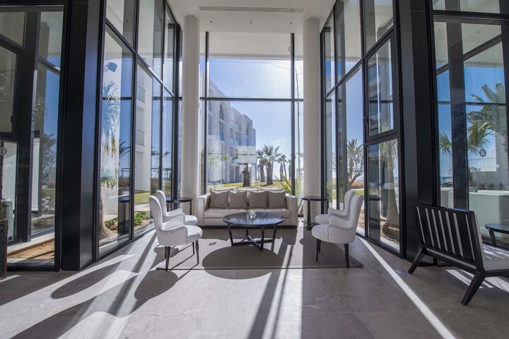 Entrance & Lobby