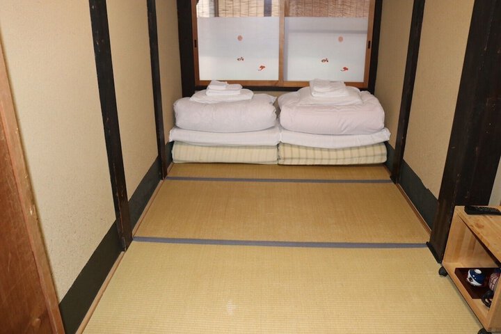Room 18 of 48