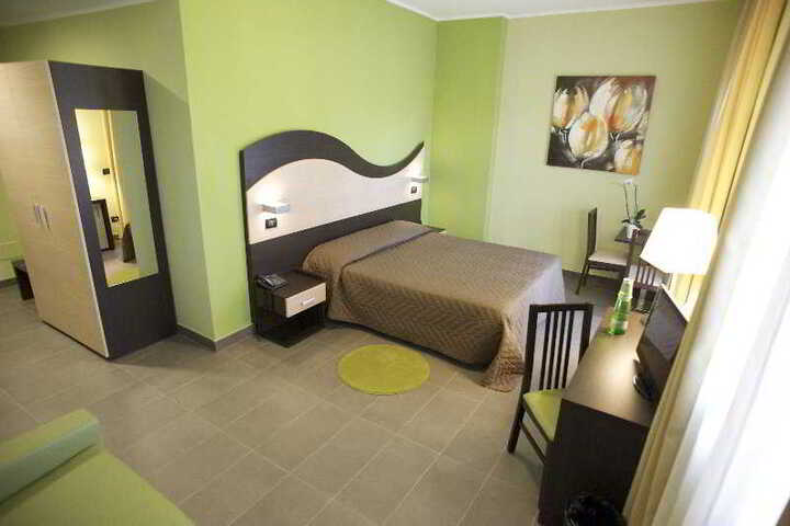 Room 8 of 10