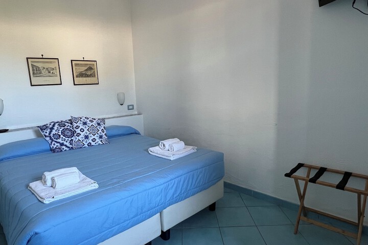 Room 12 of 43