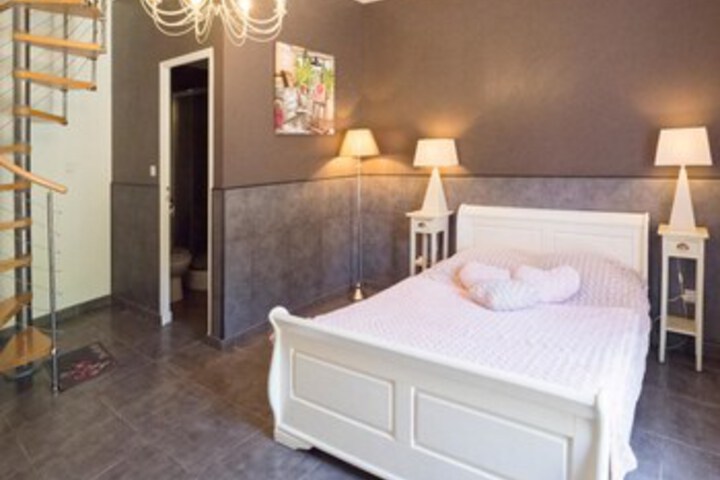 Room 77 of 108