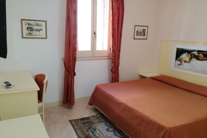 Room 2 of 20