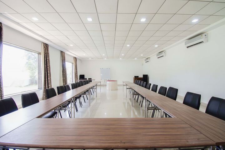 Ballroom/Hall 2 of 39