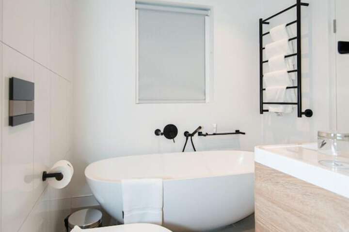 Room 32 of 40