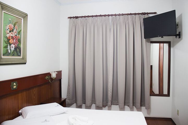 Room 11 of 25