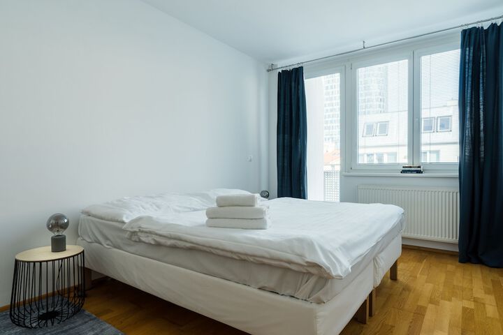 Room 7 of 195