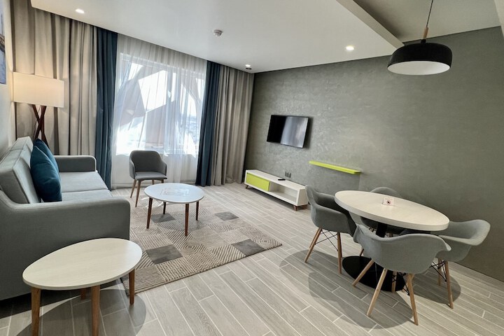 Room 14 of 65