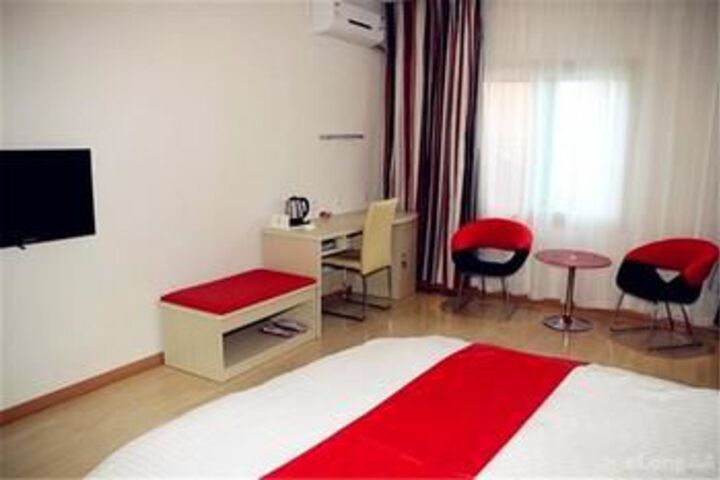 Room 12 of 34