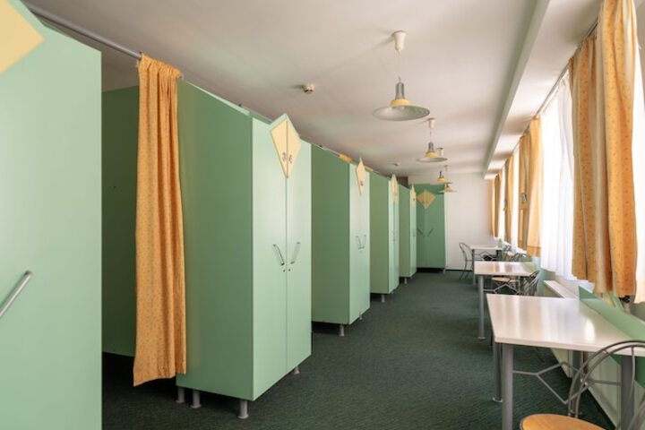 Room 9 of 37