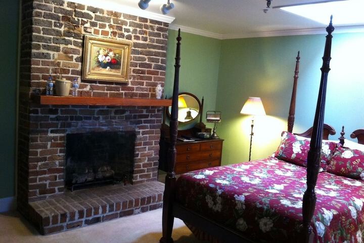 Room 2 of 170