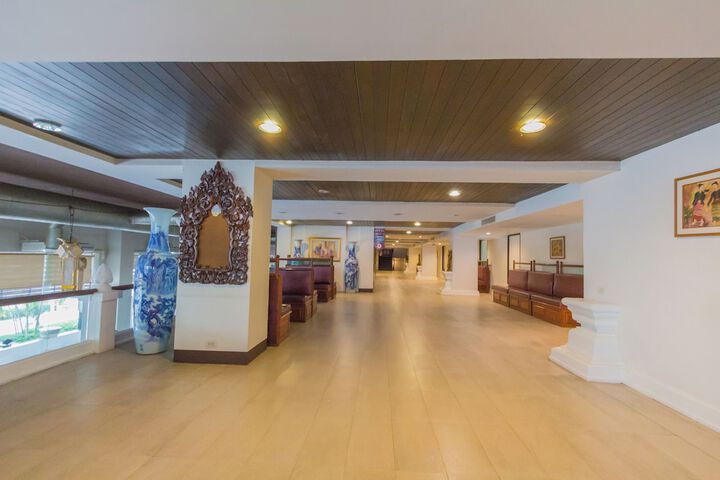 Ballroom/Hall 66 of 72