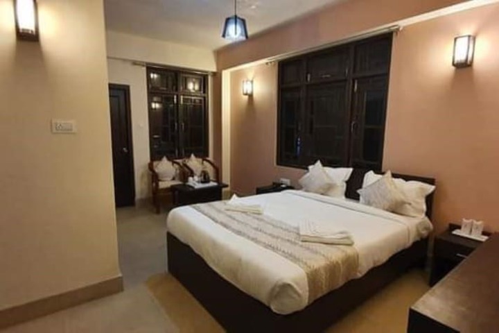 Room 13 of 20