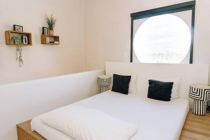 Room 42 of 94