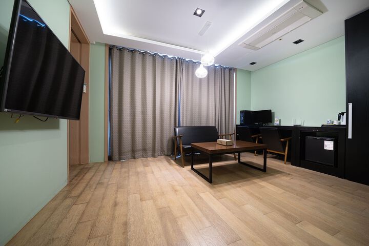 Room 89 of 176