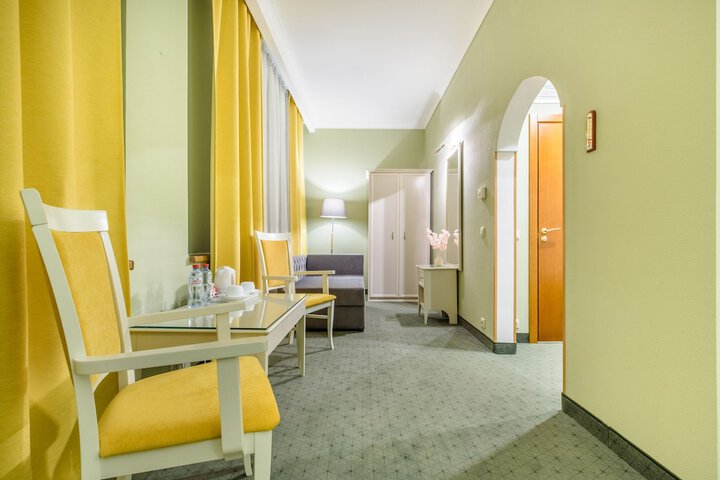 Room 23 of 47