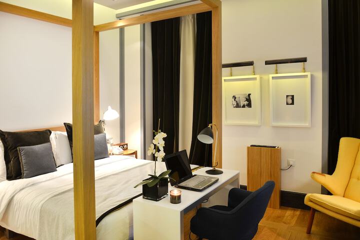 Room 10 of 143
