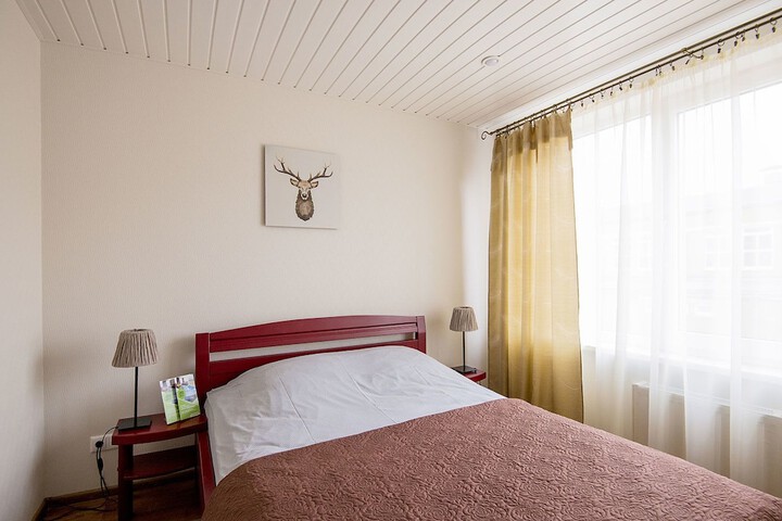 Room 9 of 25