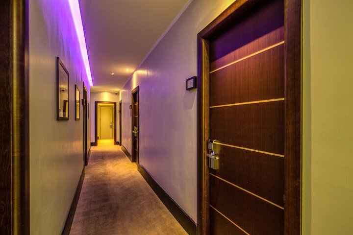 Ballroom/Hall 74 of 79