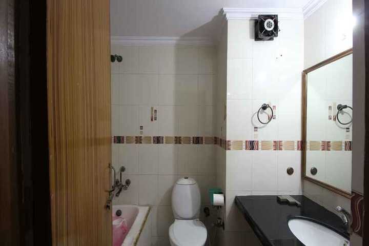 Room 12 of 18