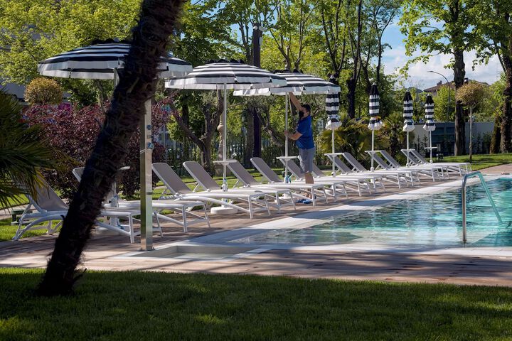 Hotel Pool