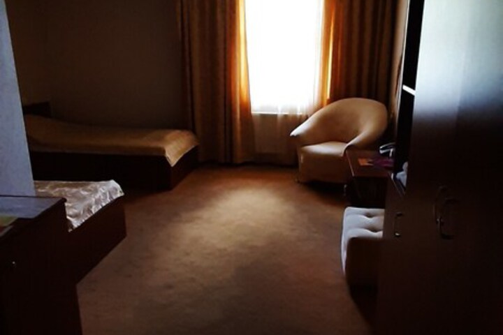 Room 3 of 91
