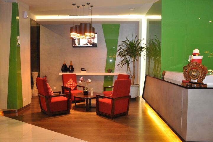 Entrance & Lobby