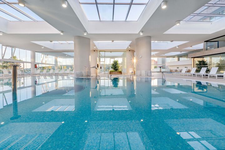 Hotel Pool