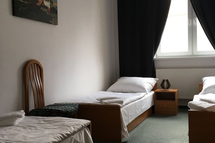Room 19 of 106