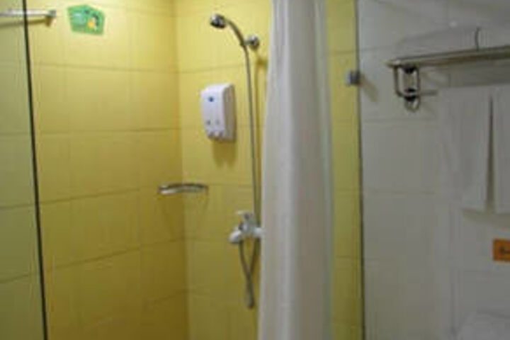 Room 8 of 28