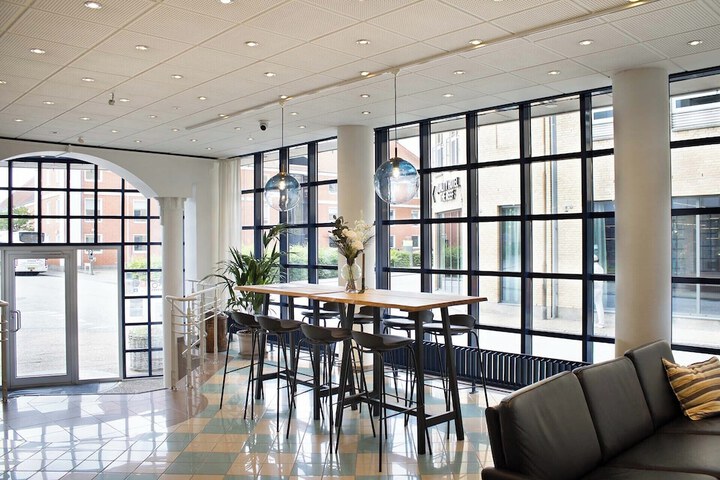 Entrance & Lobby