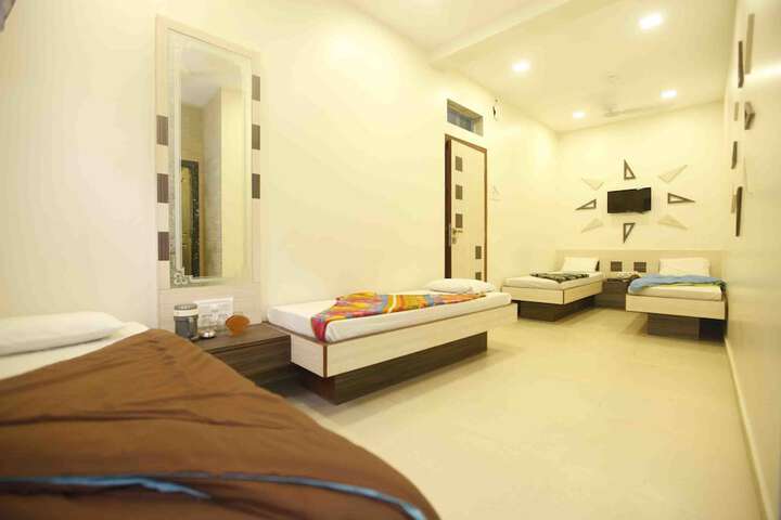 Room 5 of 32