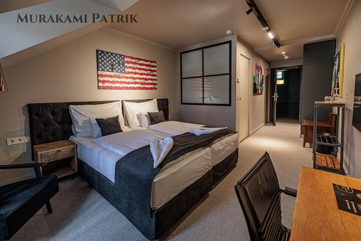 Room 30 of 103