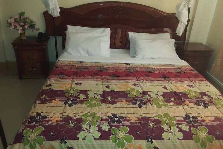 Room 10 of 14