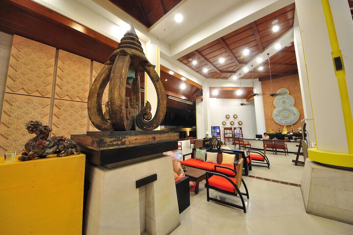 Entrance & Lobby