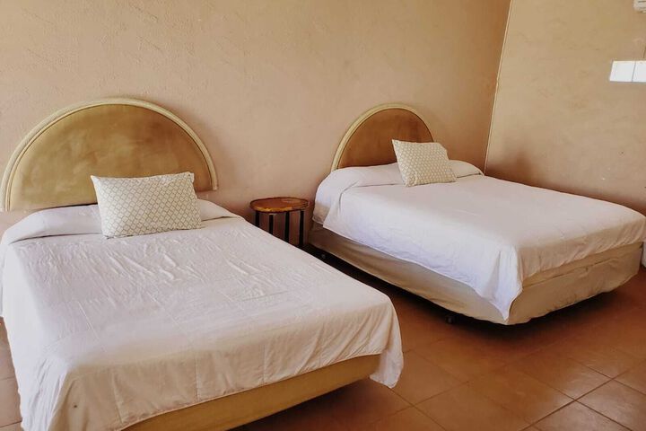 Room 4 of 33