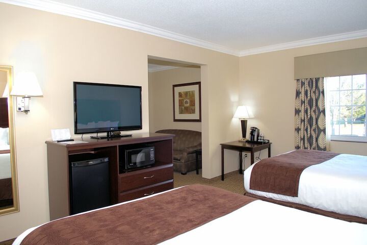 2 Queen Beds (6 of 9)