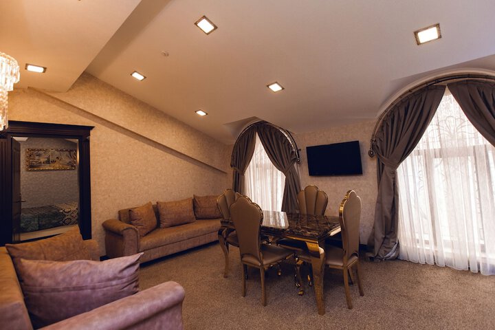 Room 16 of 30