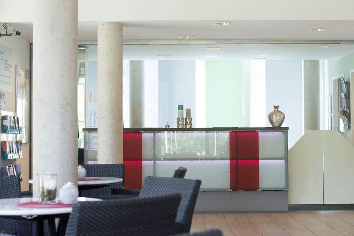 Entrance & Lobby