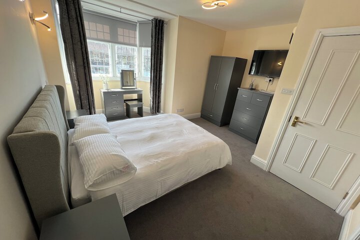 Room 7 of 14
