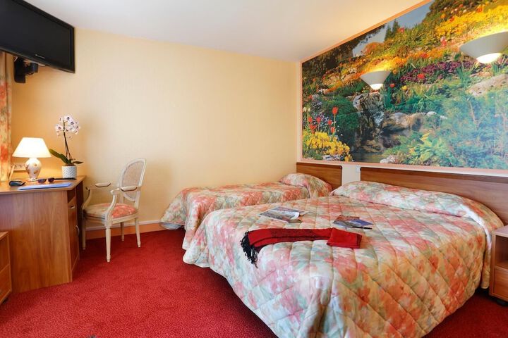 Room 8 of 34