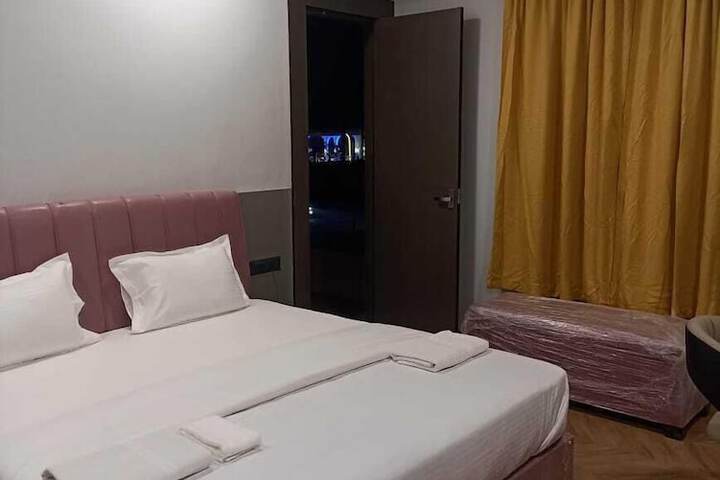 Room 14 of 37