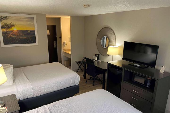 1 King Bed (6 of 12)